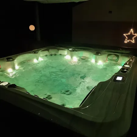 Vila Tres Belle Avec Piscine Et Jaccuzi Liouc