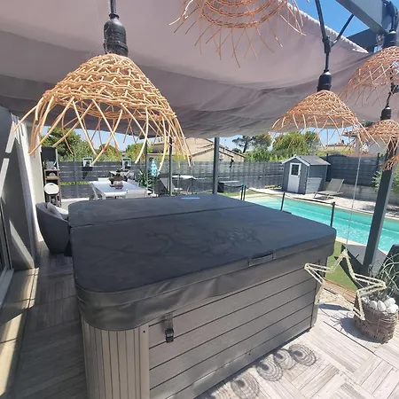 빌라 Tres Belle Avec Piscine Et Jaccuzi Liouc