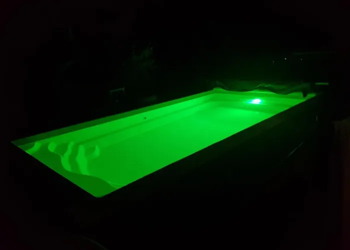 Tres Belle Avec Piscine Et Jaccuzi * Liouc