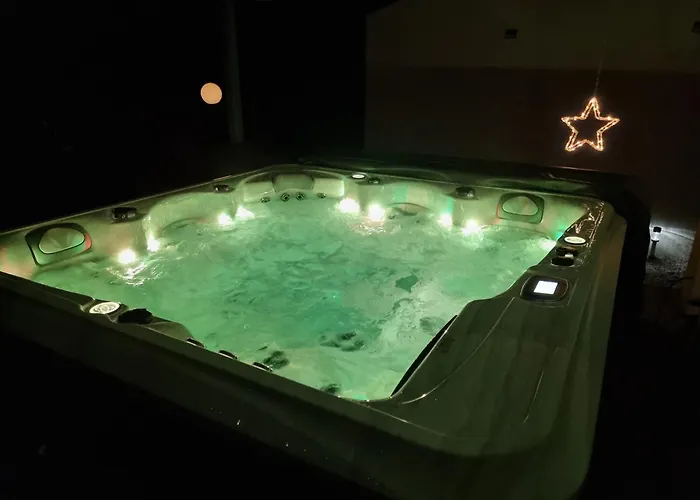 Вилла Tres Belle Avec Piscine Et Jaccuzi Liouc