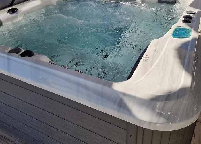 Tres Belle Avec Piscine Et Jaccuzi * Liouc
